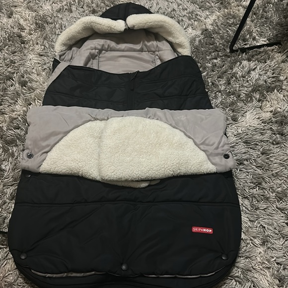 Skip * Hop - Picture 3 of 5